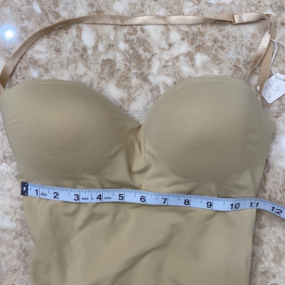 Le Mystere Sangria Bodysuit. Nude. Size 34DD - Picture 3 of 8